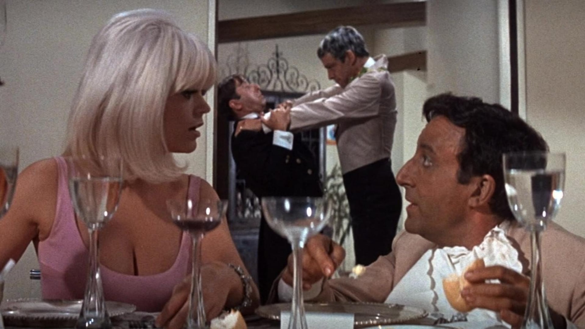 Foto do filme Um Convidado Bem Trapalhão