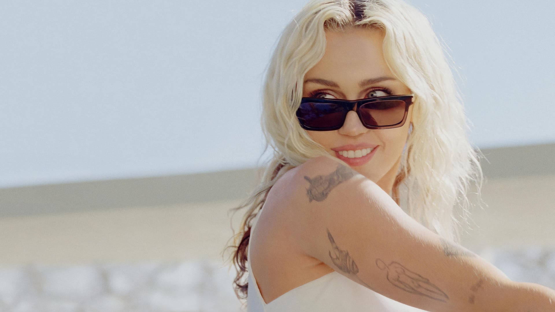 Foto do filme Miley Cyrus - Endless Summer Vacation (Backyard Sessions)