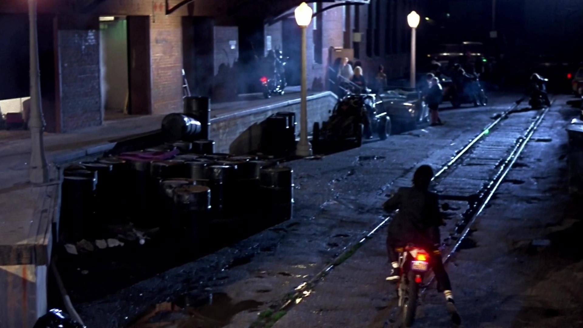 Foto do filme Never Too Young to Die