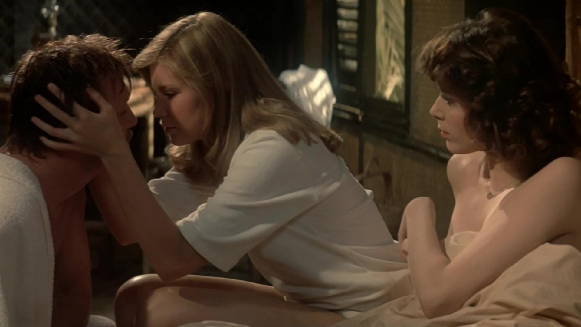 Foto do filme Emmanuelle 2 - Antivirgem