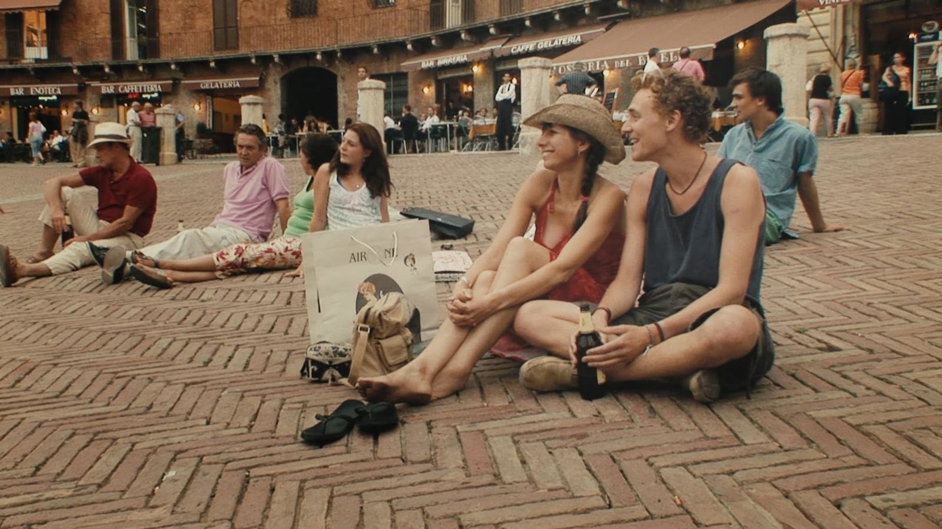 Foto do filme Unrelated