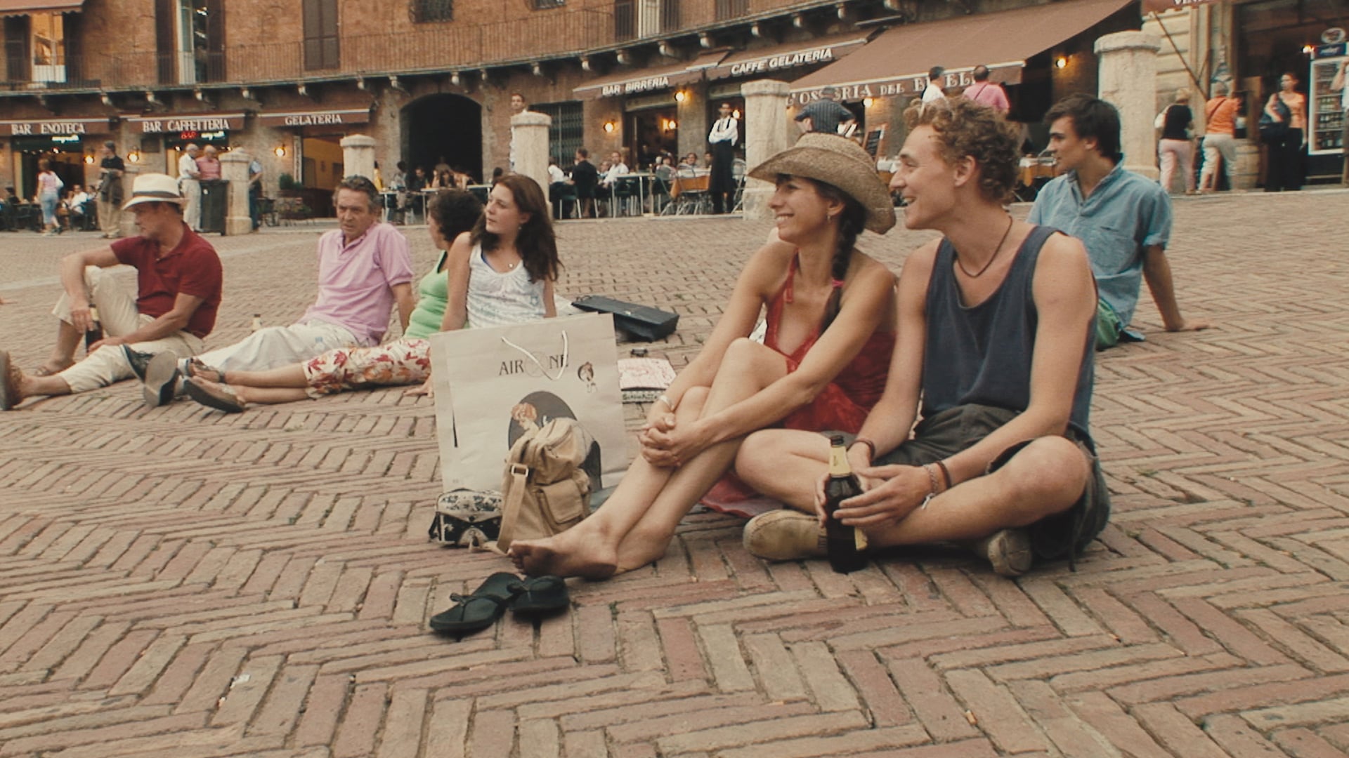 Foto do filme Unrelated
