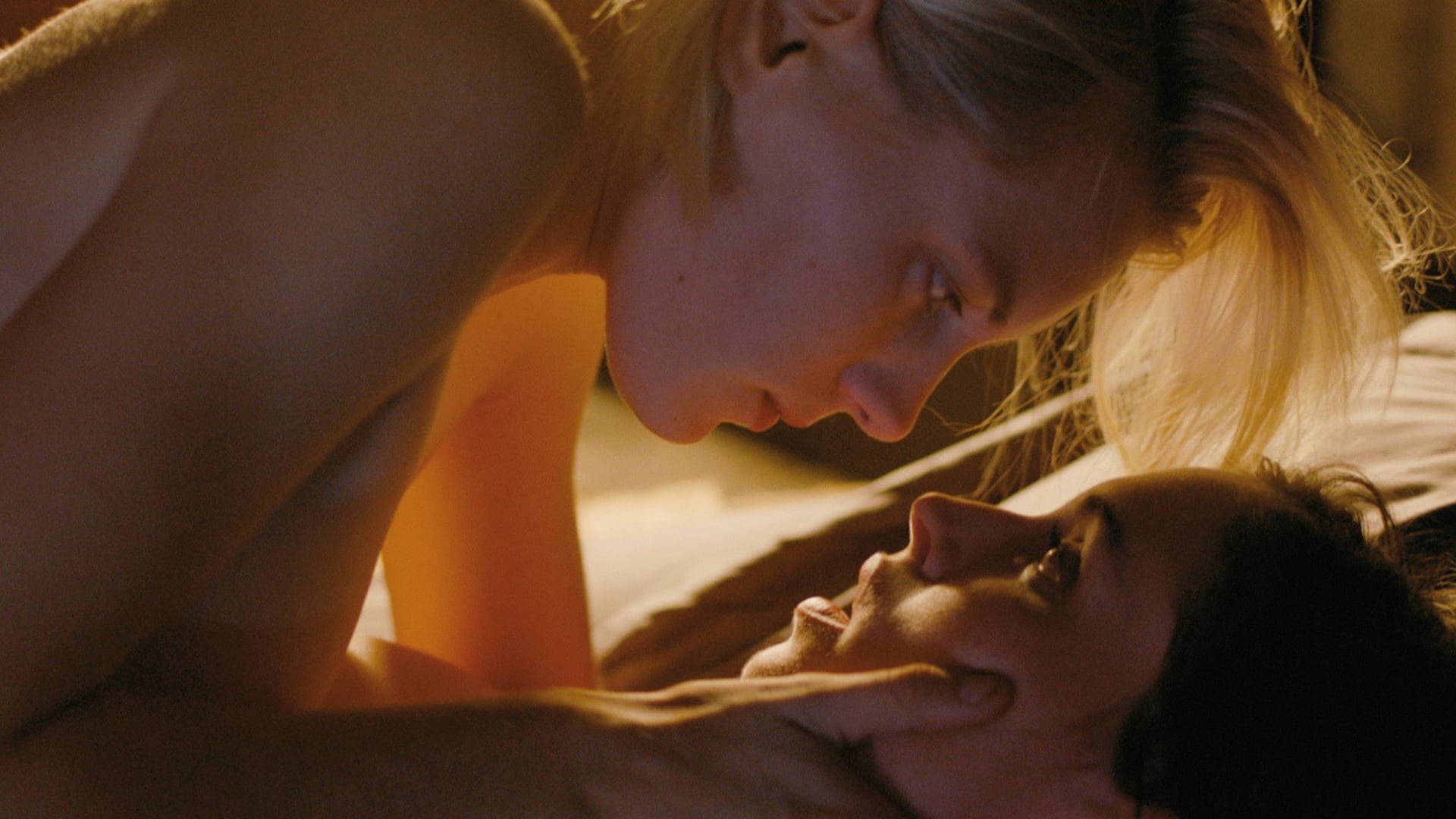 Foto do filme Below Her Mouth