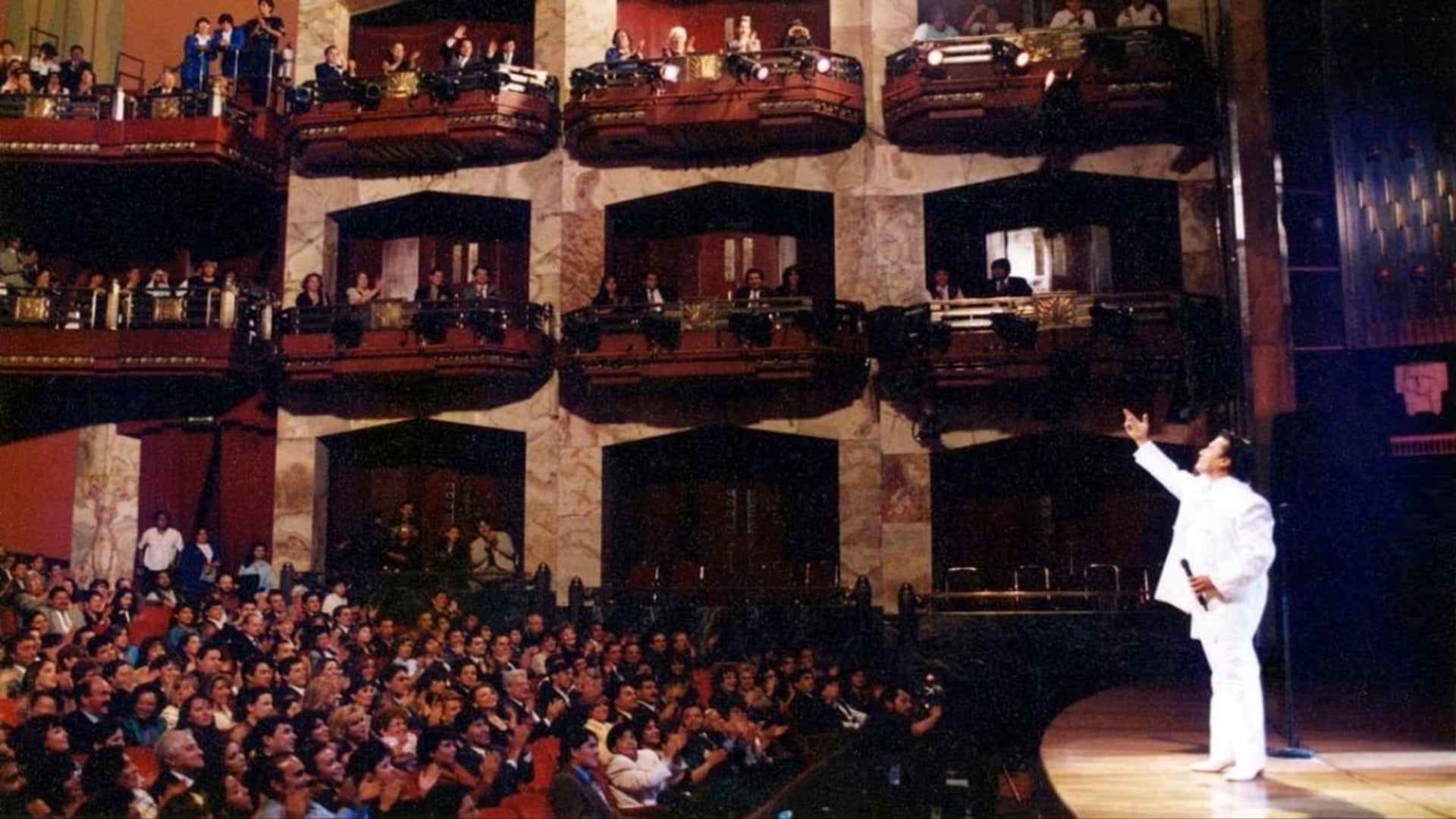 Foto do filme Juan Gabriel en el Palacio de Bellas Artes