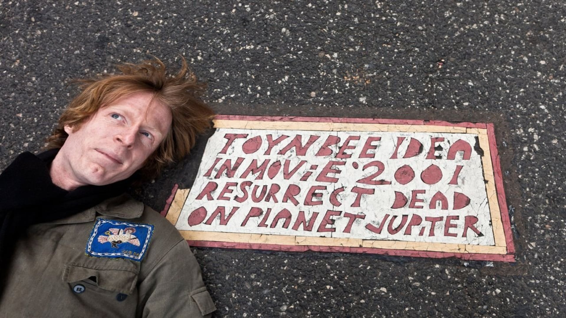 Foto do filme Resurrect Dead: The Mystery of the Toynbee Tiles