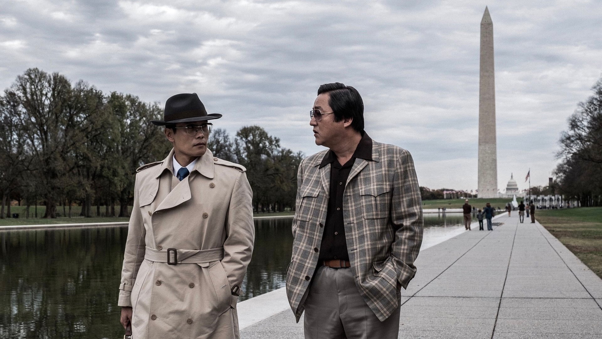 Foto do filme The Man Standing Next