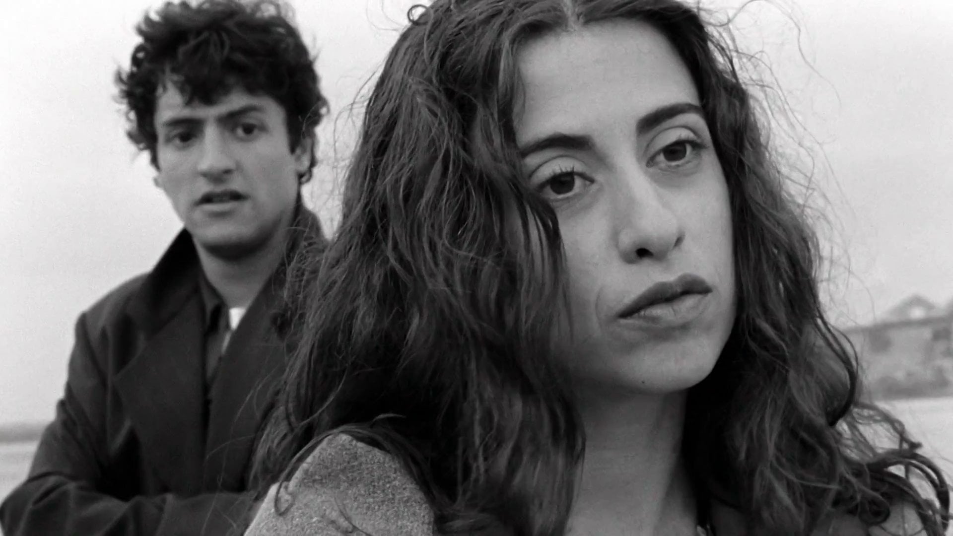 Foto do filme Terra Estrangeira