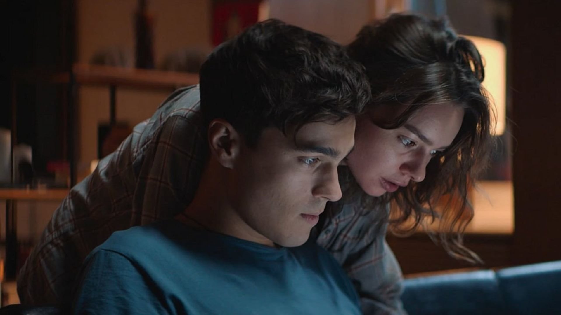 Foto do filme Alguém Entre Nós