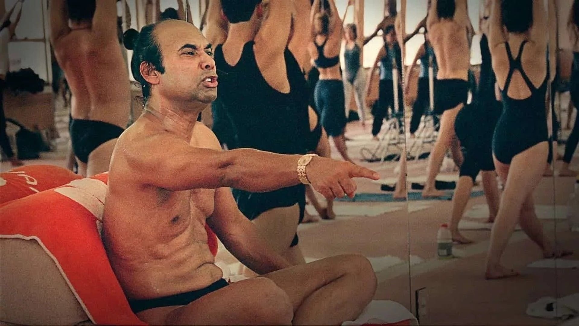 Foto do filme Bikram: Yogi, Guru, Predador