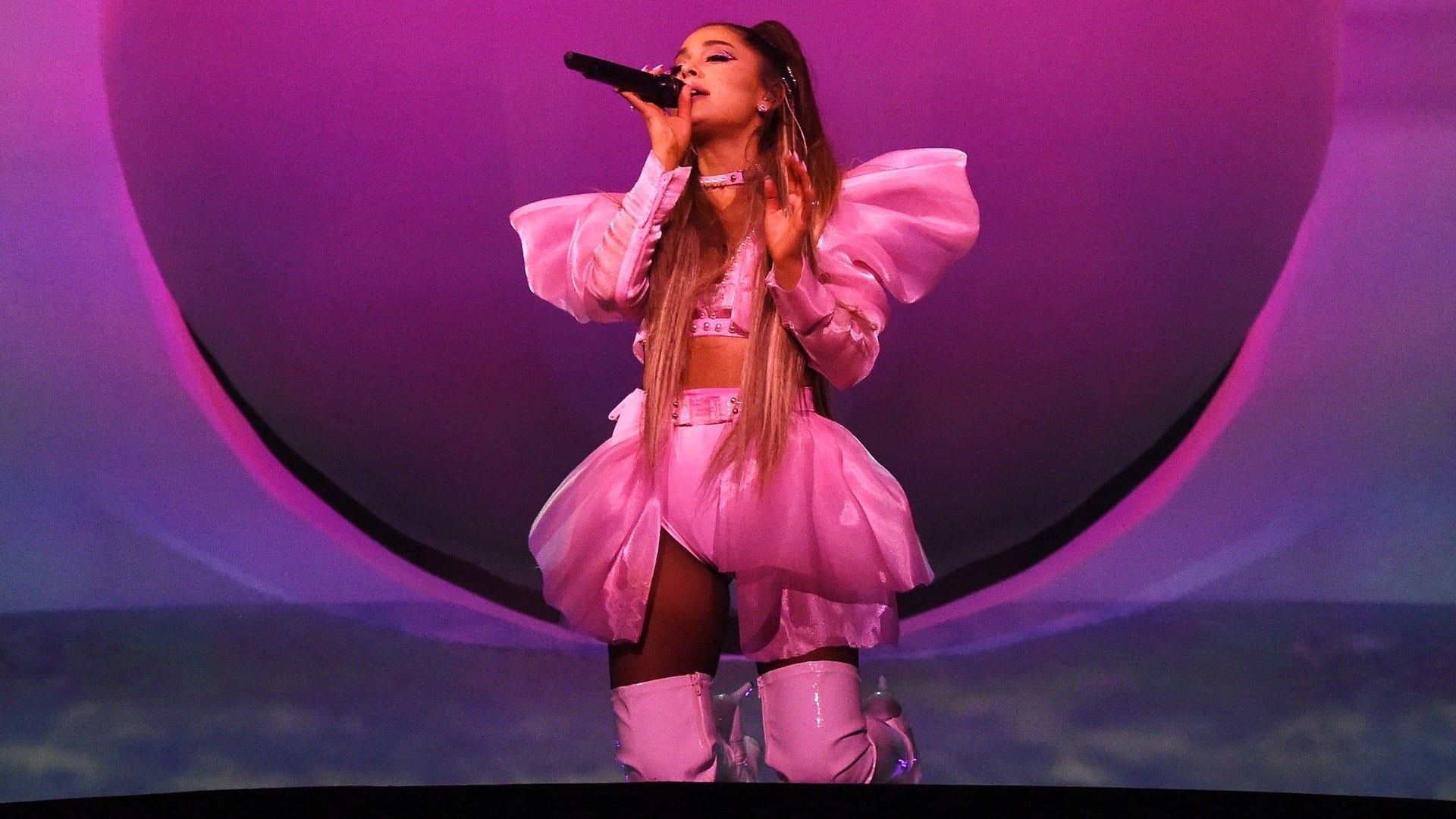 Foto do filme Ariana Grande: Excuse Me, I Love You