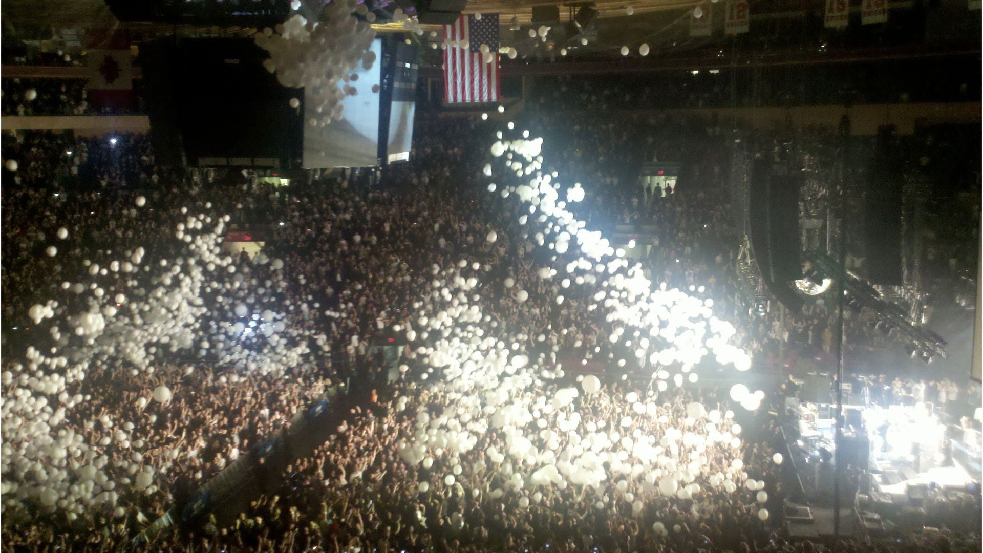 Foto do filme Shut Up and Play the Hits