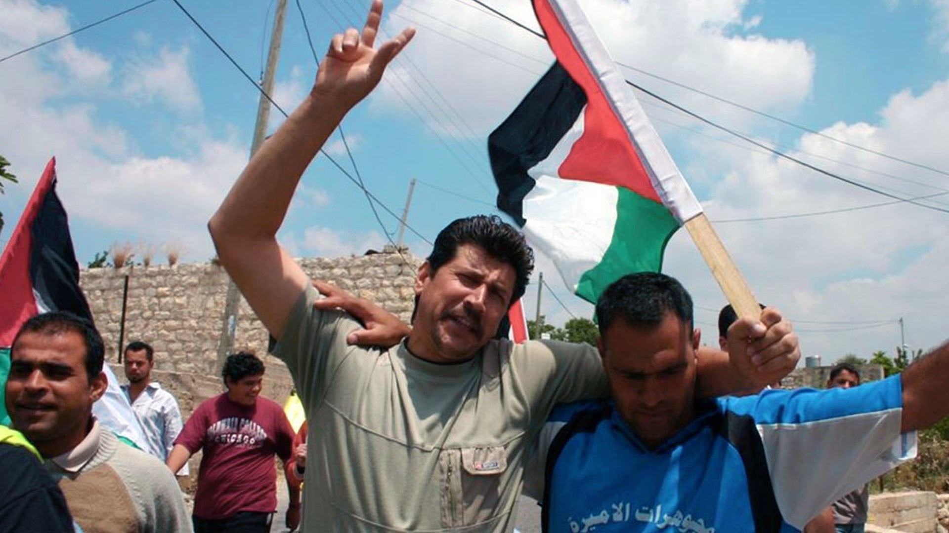 Foto do filme 5 Câmeras Quebradas