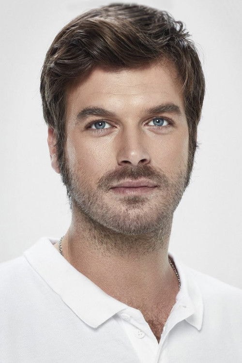 Foto de Kıvanç Tatlıtuğ