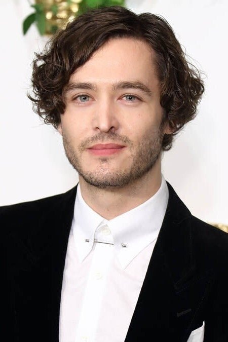 Foto de Alexander Vlahos