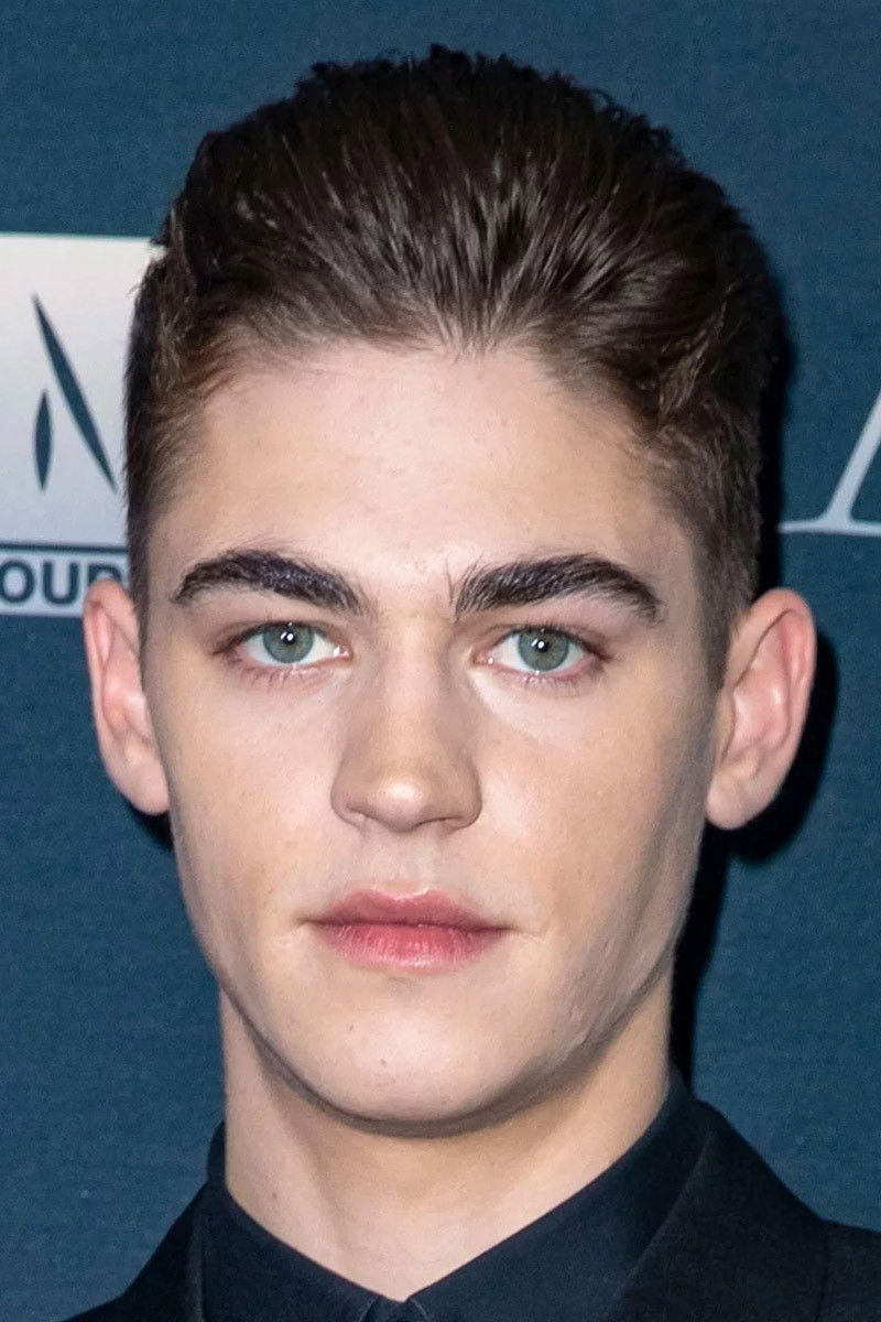 Foto de Hero Fiennes Tiffin