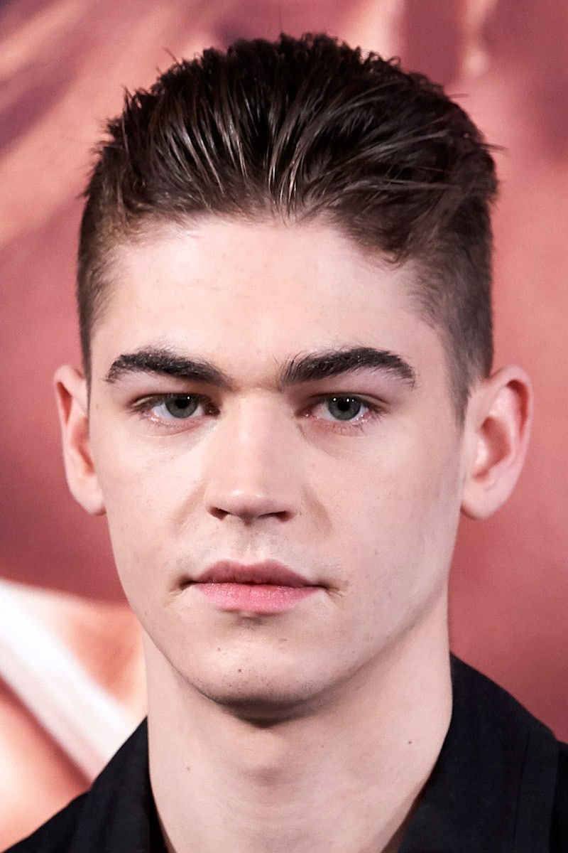 Foto de Hero Fiennes Tiffin