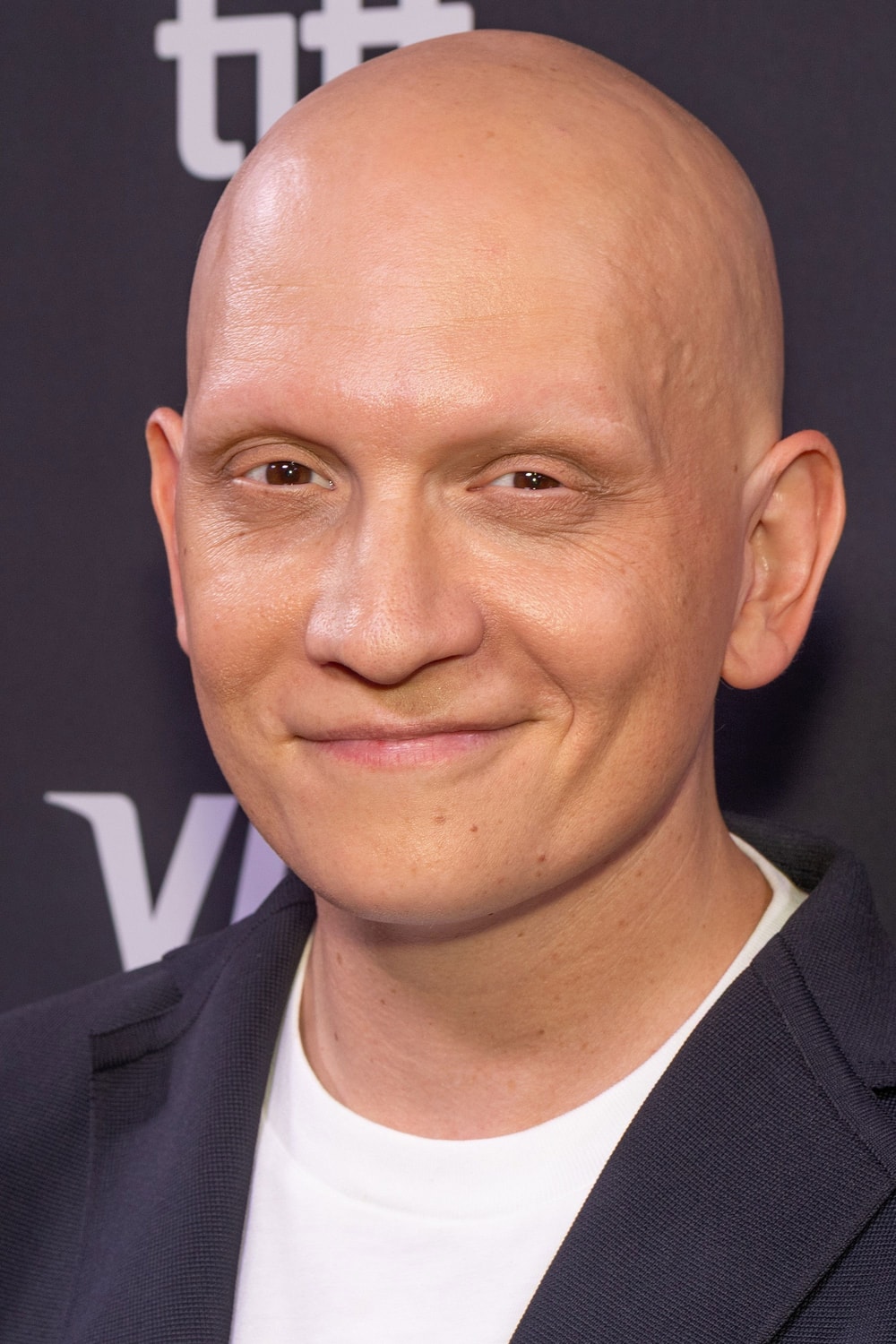 Foto de Anthony Carrigan