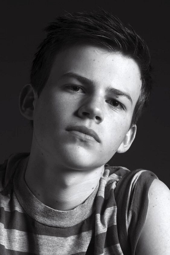 Foto de Josh Wiggins