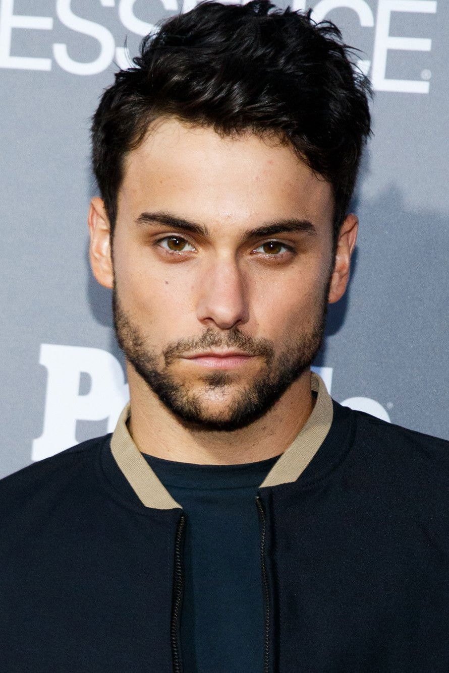 Foto de Jack Falahee