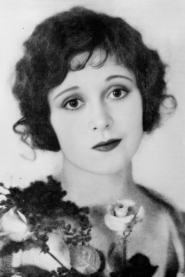 Foto de Nola Luxford