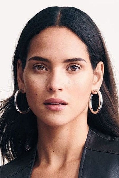 Foto de Adria Arjona