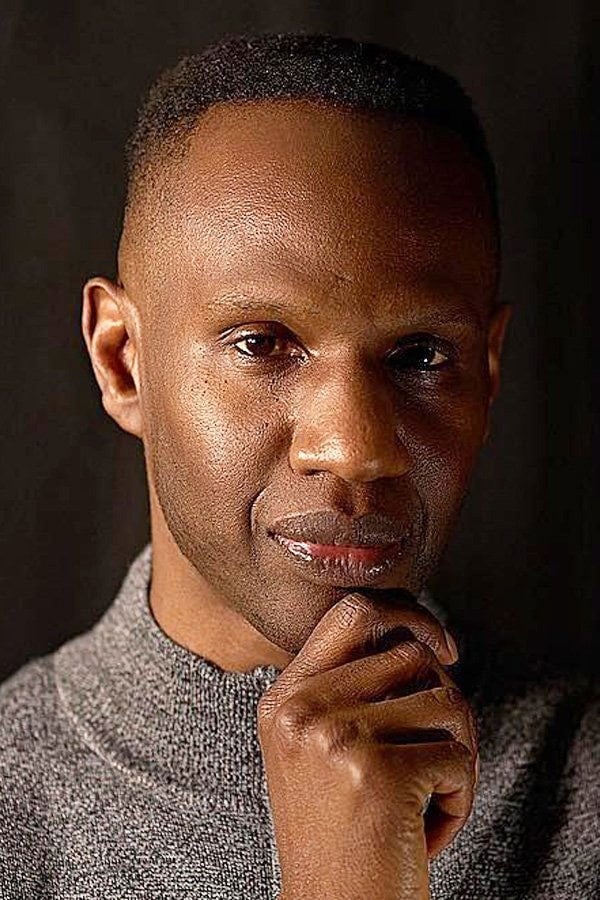 Foto de Falconer Abraham