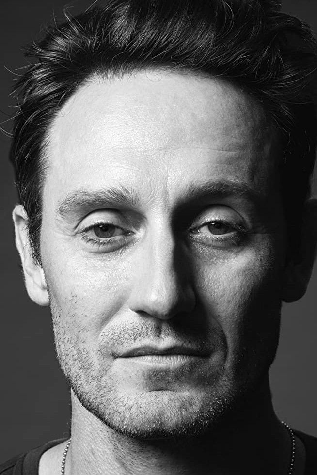 Foto de Josh Stewart