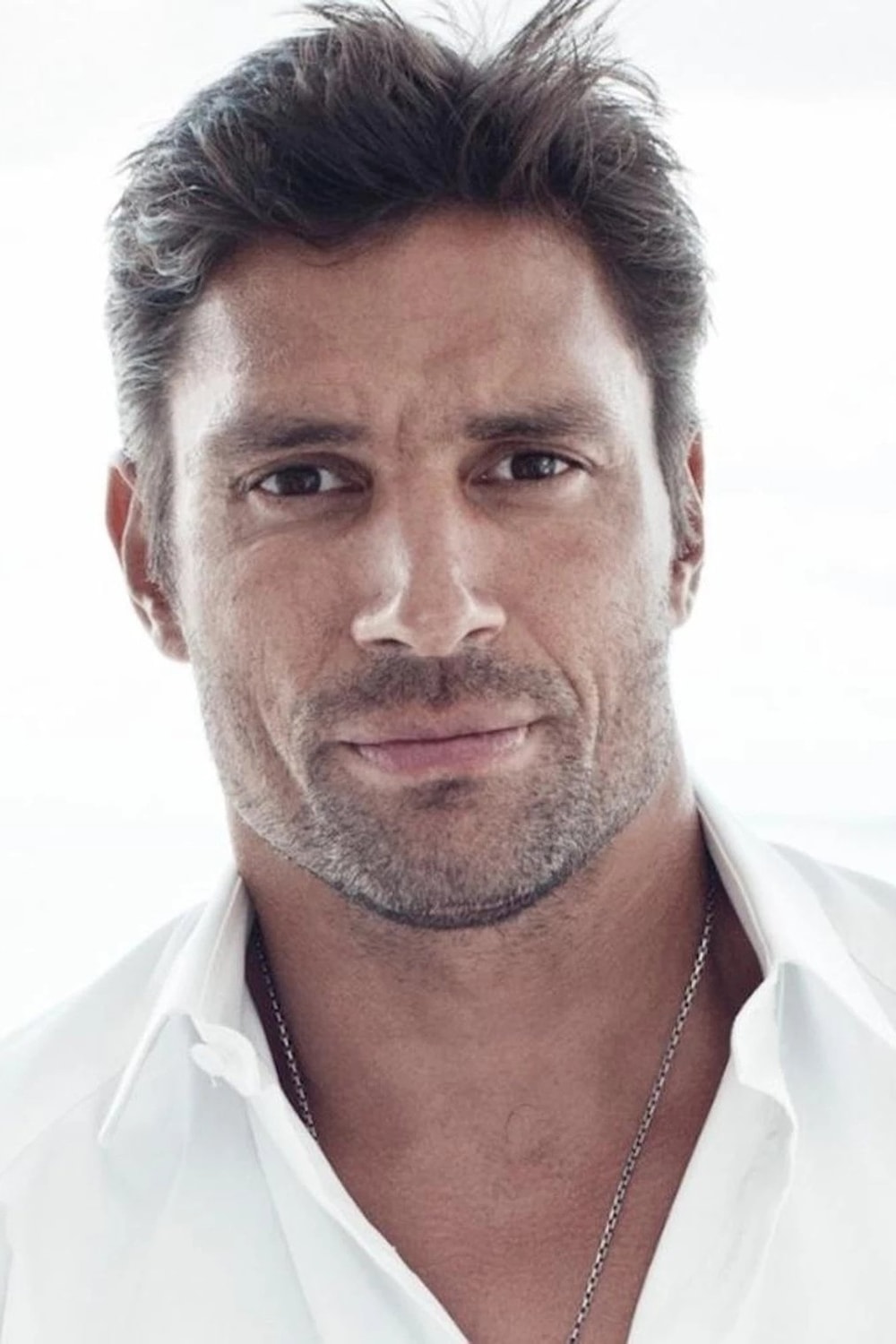 Foto de Manu Bennett
