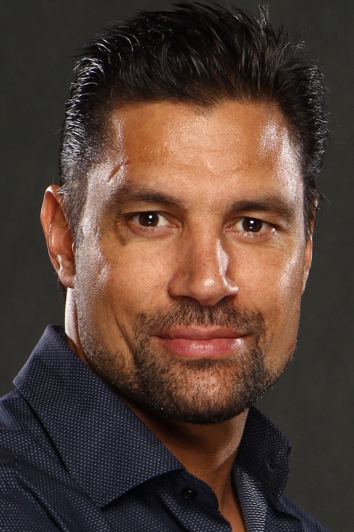 Foto de Manu Bennett