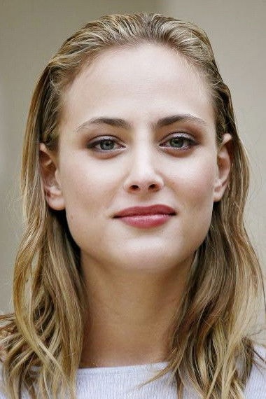 Foto de Nora Arnezeder
