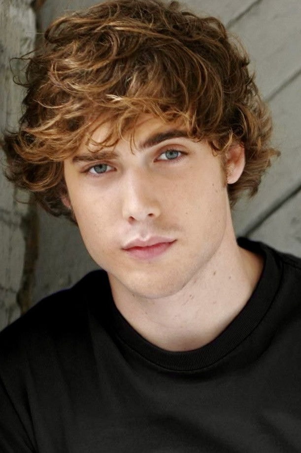 Foto de Dustin Milligan