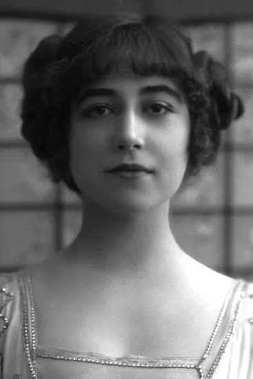 Foto de Yvonne Arnaud